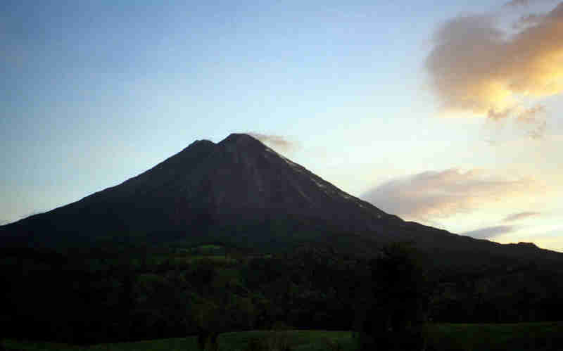Volcan Arenal (night)